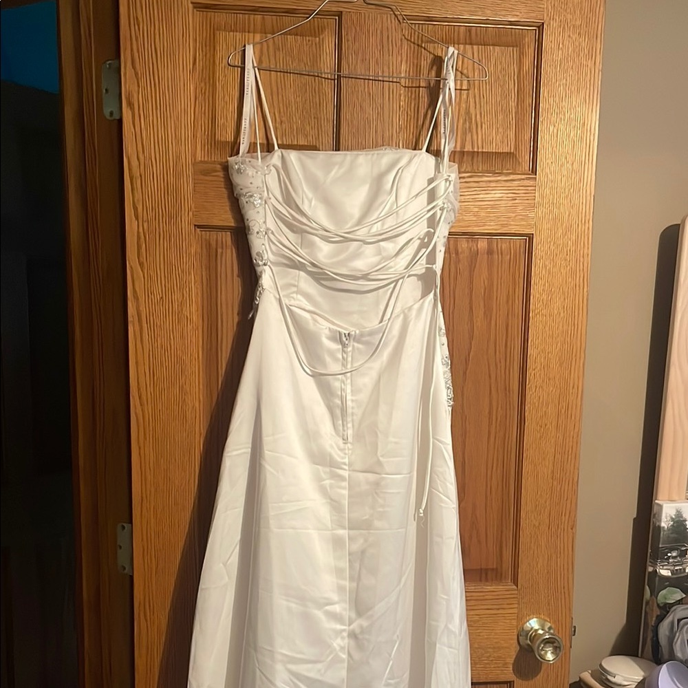 Elegant White Dress - Picture 6 of 9